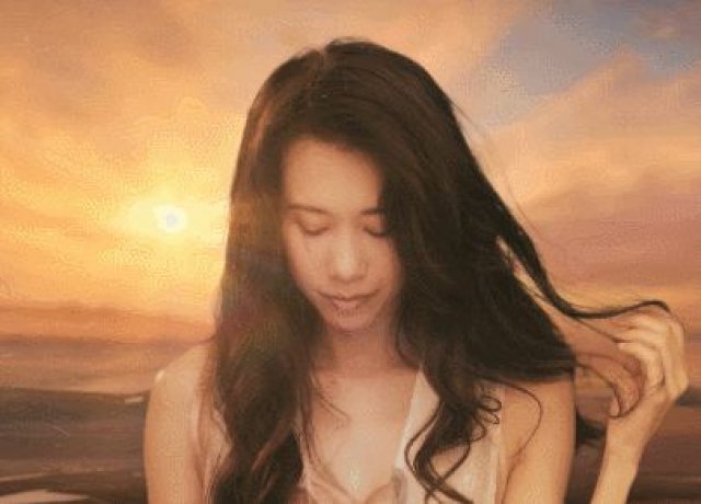 她年近50,时间却让她活出了自己最美的模样,善于经