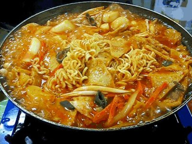 吃泡面就是要看剧啊!