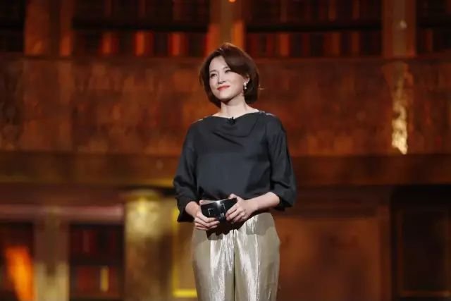 尹鸿解读《朗读者》:文化节目如何做到既小众又大众