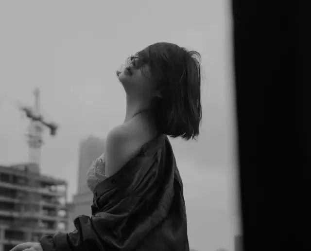 一觉醒来,已为人妻的她,莫名其妙上了别的男人的床