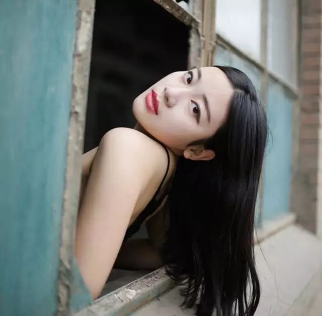 梁静茹,你吃土豆为什么不削皮?