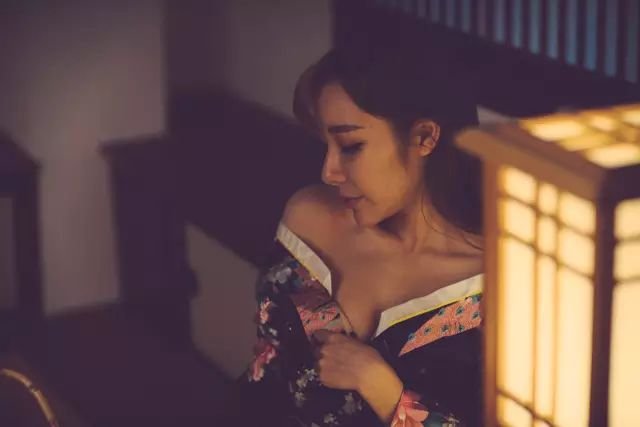 老公每晚欢爱时,嘴里却叫着陌生女人的名字。
