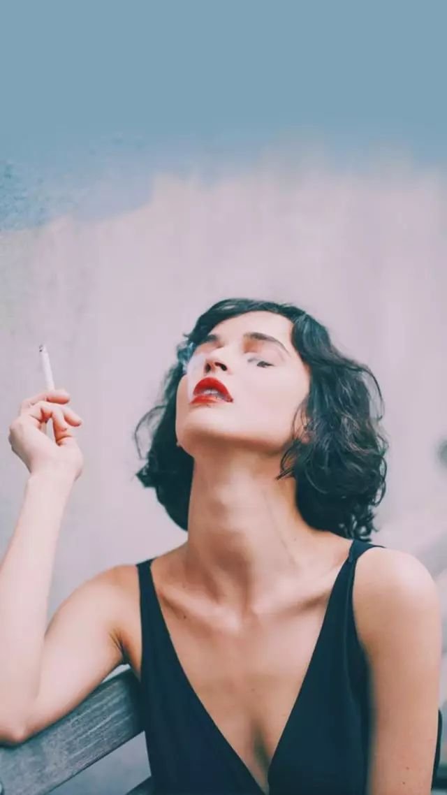 我拼命挣钱,就是为了给你烧钱