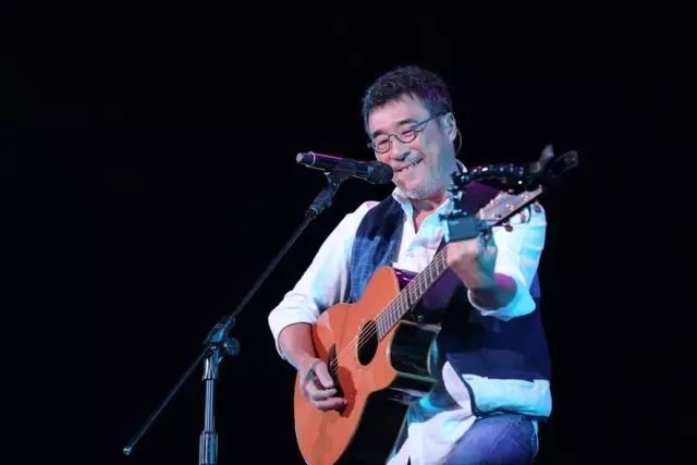 李宗盛:越过山丘,却无人等候
