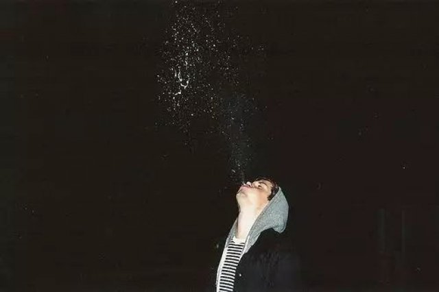 这个社会在极严厉惩罚不读书的人